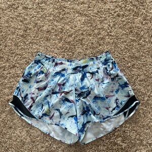 lululemon athletica Hotty hot shorts sz 10 4” inseam